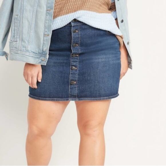 Old Navy Scottie high Waisted button front mini Jean skirt - Picture 4 of 12